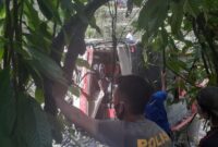 Bus Rombongan OPD Agam Masuk Jurang