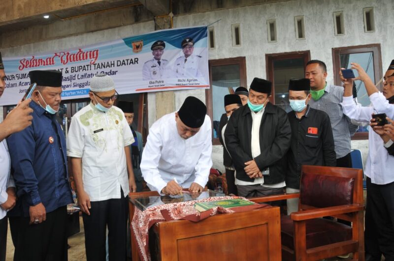 Mahyeldi resmikan masjid lailatul qadar