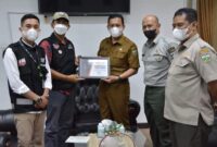 Sekdako Padang Panjang menyalurkan bantuan erupsi Gunung Semeru melalui ACT Bukittinggi