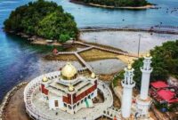 Masjid Samudera Ilahi, salah satu daya tarik wisata di Pesisir Selatan