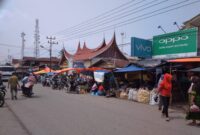 Pasar Surantih, salah satu pasar di Kabupaten Pesisir Selatan yang hari balainya jatuh pada hari Ahad