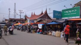 Pasar Surantih, salah satu pasar di Kabupaten Pesisir Selatan yang hari balainya jatuh pada hari Ahad