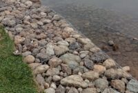 Pembangunan Bronjong di Lakitan Tengah. Terlihat, ada batu berukuran kecil didalam Bronjong