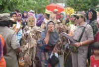 Perang pisang merupakan salah satu keunikan yang ada di Surantih. Cek yang lainnya 