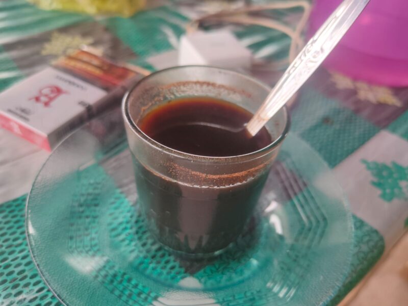 Kopi Sakarek adalah minuman kopi sebanyak setengah gelas atau gelas kecil. Minuman ini sangat disukai oleh kaum pria dan menjadi teman kala santai maupun bekerja