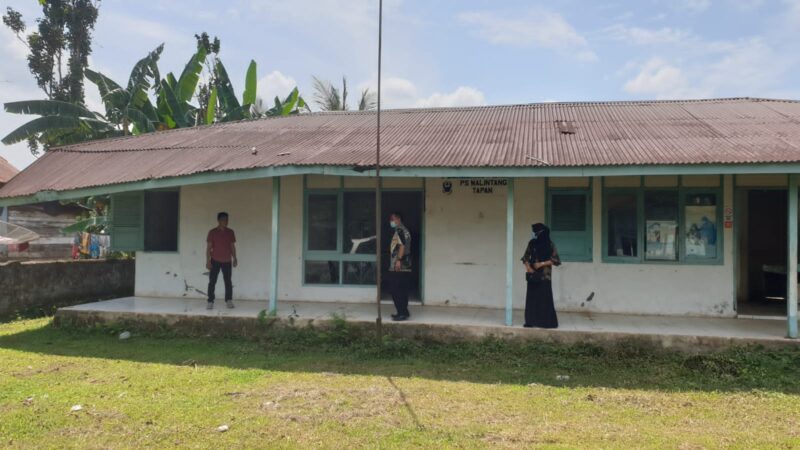 Peninjauan Pustu yang rusak di Kecamatan Rahul oleh Wali Nagari Kampung Tengah, Kecamatan Rahul