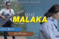 Lirik lagu Selat Malaka. Lagu dengan musik slow rock ini diciptakan oleh Emen dan dipopulerkan oleh Thomas Arya dan Yelse 