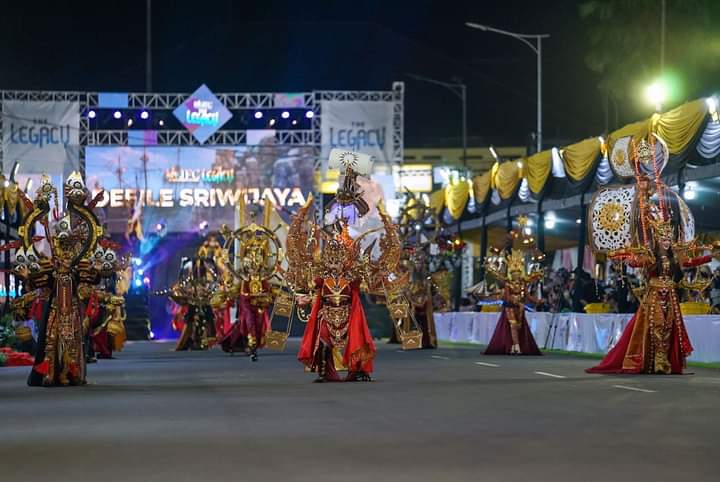 Grand Jember Fashion Carnaval (JFC) 2022 yang diselenggarakan di Jalan Protokoler Jember pada Minggu (7/8) malam. Pemprov Jawa Timur optimis JFC masuk dalam kalender even pariwisata internasional.