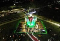 Tugu Apeksi berdiri di Padang, merupakan satu-satunya di Indonesia. 