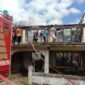 Ditinggal Pemilik rumah salat Jumat, sijago merah melahap sebuah rumah di Nagari IV Koto Mudiek, Kecamatan Batangkapas, Kabupaten Pesisir Selatan, Jumat (12/8)