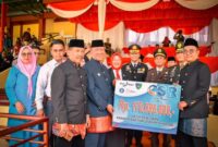 HUT RI ke-77, Bank Nagari Painan Serahkan CSR Rp110 Juta untuk Pendidikan Pessel