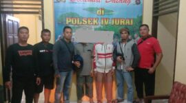 Polsek IV Jurai Polres Pesisir Selatan melakukan penangkapan terhadap dua pelaku penyalahgunaan narkoba jenis ganja