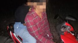 Sepasang remaja yang terjaring razia Satpol PP Pessel karena berpacaran di tempat yang gelap, Senin (22/8)
