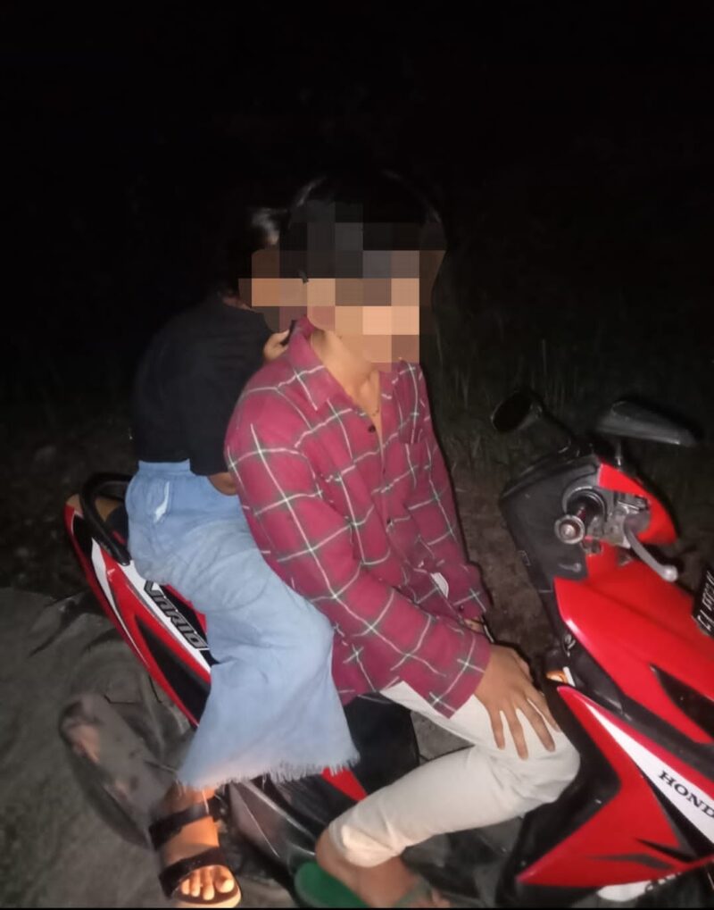 Sepasang remaja yang terjaring razia Satpol PP Pessel karena berpacaran di tempat yang gelap, Senin (22/8)