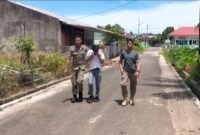 Salah seorang pelajar bolos yang terjaring razia rutin yang di gelar oleh Satpol PP Pessel, Selasa (23/8)