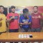 Polsek Sutera saat menangkap terduga pelaku judi online di Timbulun, Aur Duri Surantih, Kecamatan Sutera, Jumat (26/8)