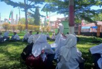 Proses belajar mengajar di luar kelas di SMAN 1 Sutera 