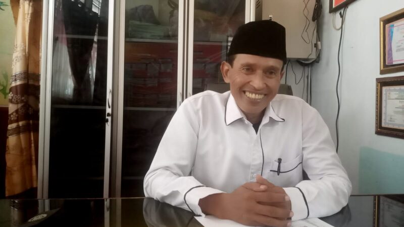 Kepala SMAN 1 Sutera Drs Ali M Pd