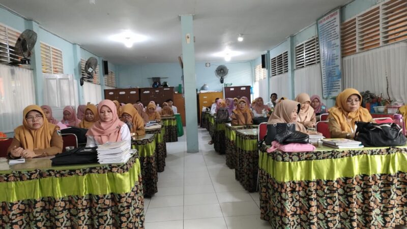 Dinas Pendidikan dan Kebudayaan Kabupaten Pesisir Selatan Rapat Bersama Majelis Guru SMPN 1 Painan