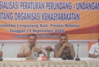 Anggota DPRD Provinsi Sumatera Barat Zarfi Deson bersama Sekretaris DPD Partai Golkar Sumbar Desra Ediwan Anantanur 