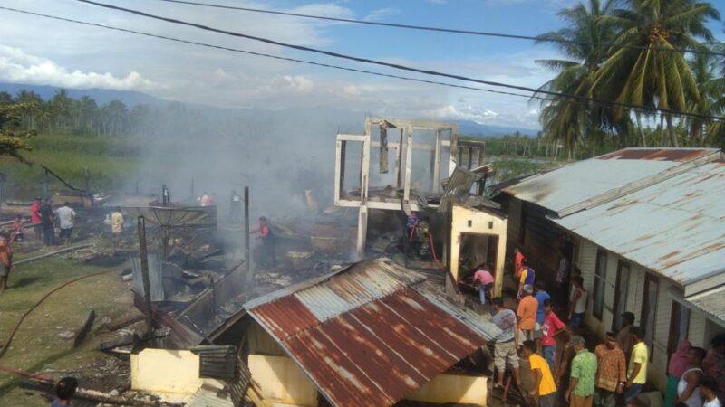 Sejumlah bangunan di Muaro Air Haji hangus terbakar yang terjadi Sabtu (24/9) siang