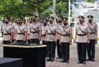 Sejumlah perwira di jajaran Polres Pessel saat serah terima jabatan di halaman Mapolres setempat, Kamis (29/9)