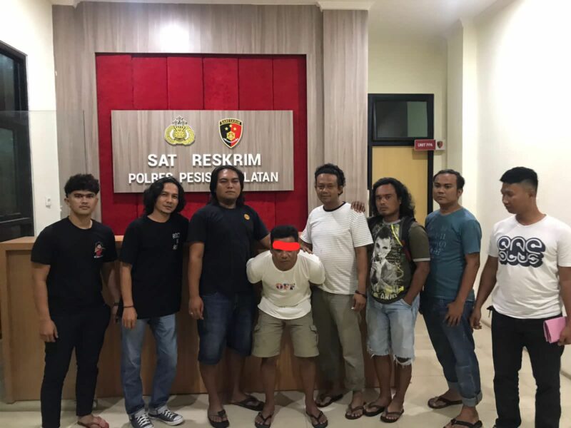 Terduga pelaku penganiayaan seorang sopir truk CPO secara bersama-sama saat diamankan Tim Opsnal Macan Kumbang Satreskrim Polres Pessel dan Unit Reskrim Polsek Linggo Sari Baganti 