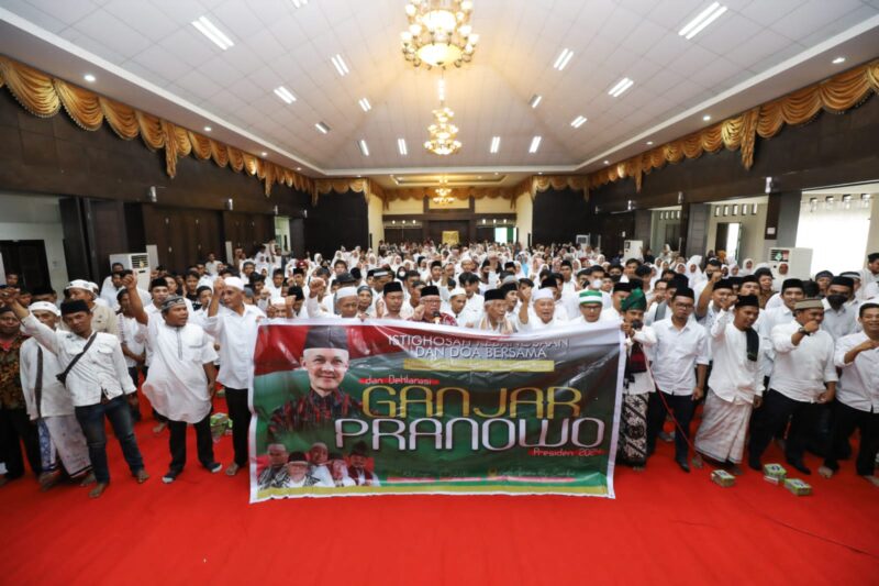 Antusiasme ribuan ulama dan tokoh Minangkabau saat menghadiri kegiatan Istighosah Kebangsaan dan Doa Bersama di Sumatera Barat 