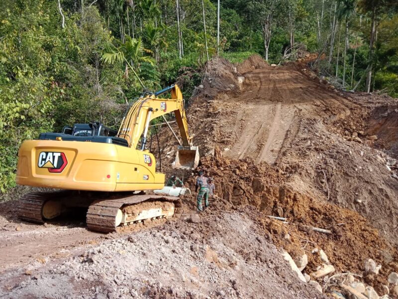 Pemasangan Gorong-gorong Ada 5 Titik oleh Satgas TMMD Ke-115 Kodim 0311/Pessel