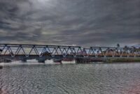 Jembatan yang berdiri diatas Batang Surantih