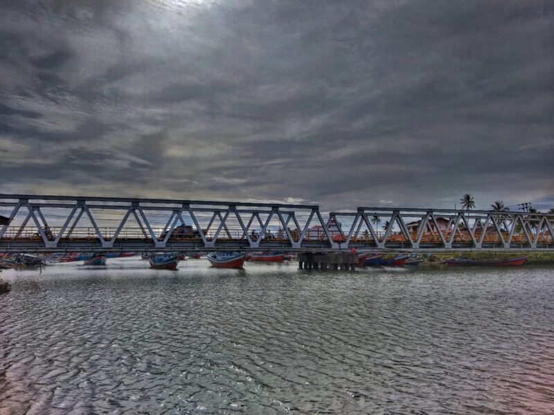 Jembatan yang berdiri diatas Batang Surantih