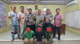 Tiga terduga pelaku pencurian ternak saat diamankan oleh kepolisian.