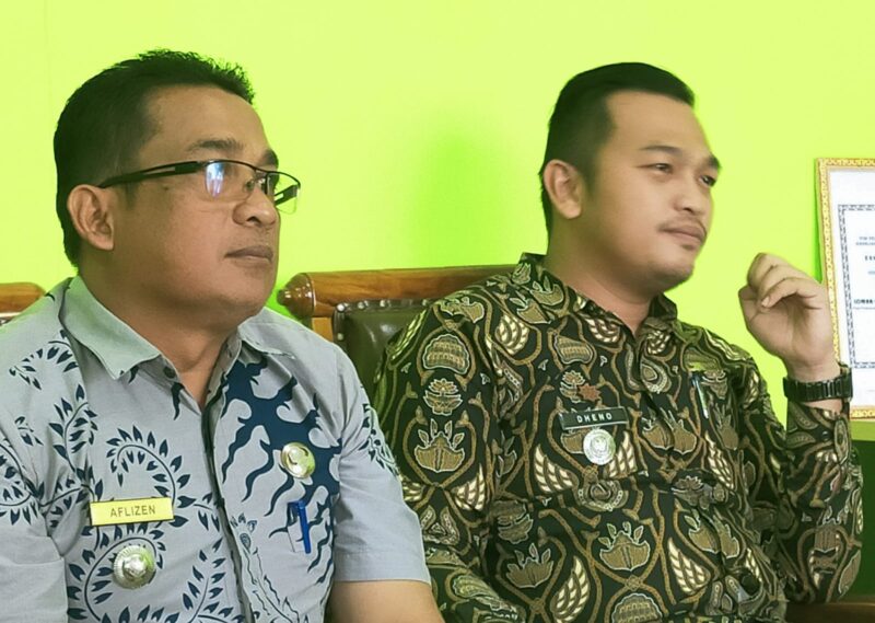 Camat Ranah Ampek Hulu Tapan Agnes Dheno Arnas (kanan) dan Camat Basa Ampek Balai Tapan Aflizen (kiri). Foto : Dr Yulizal Yunus Datuak Rajo Bagindo 