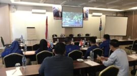 Pengurus Dewan Perwakilan Daerah (DPD) Partai Demokrat Sumatera Barat Nonton Bareng (Nobar) live konferensi pers Anies Baswedan – Agus Harimurti Yudhoyono (Anies – AHY) di kanal Youtube Partai Demokrat, Kamis (2/3).