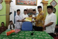Anggota DPRD Sumbar Zarfi Deson saat melakukan kunjungan Safari Ramadan ke Kampung Langgai, Nagari Ganting Mudik Utara Surantih, Kecamatan Sutera pada Jum'at (07/04/2023)