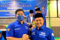 M Ridho Aufa (kiri) bersama Ketua Fraksi Partai PAN DPRD Sumbar Muhayatul Chaniago (kanan)
