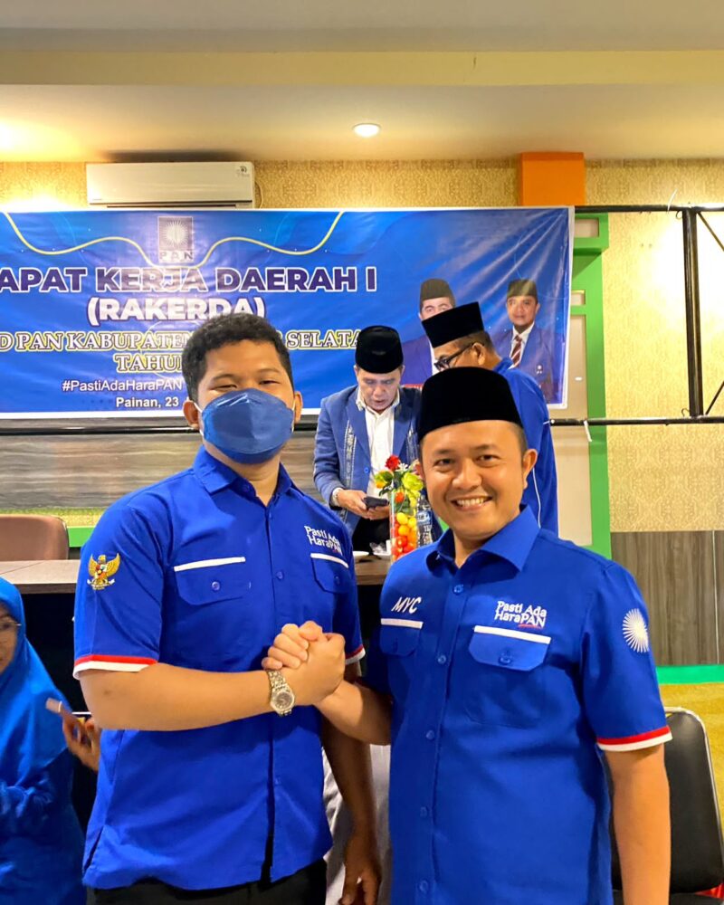 M Ridho Aufa (kiri) bersama Ketua Fraksi Partai PAN DPRD Sumbar Muhayatul Chaniago (kanan)
