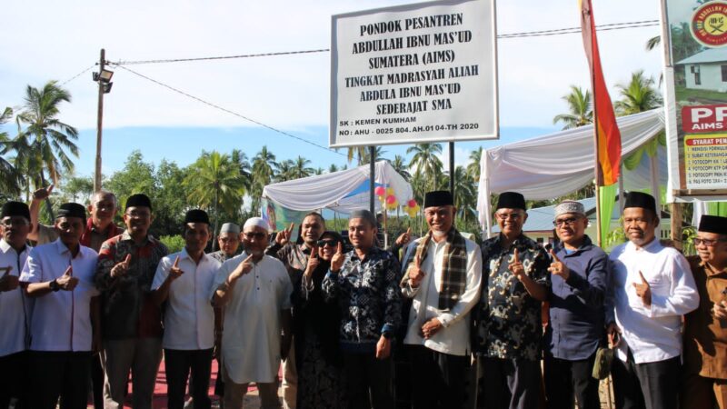 Gubernur Sumatera Barat Mahyeldi Ansharullah saat meresmikan Pondok Pesantren yang didirikan sepasang perantau Australia asal Batangkapas 