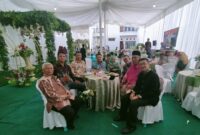 Dalam Alek: paling kanan pak Dirwan baju hitam di sampingnya baju merah Prof. Dato Paduka Dr. Mohd. Rosli Saludin Raja Tarombo Negeri Sembilan Malaysia.