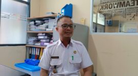 Kepala Seksi Lalu Lintas Keimigrasian Kanim Kelas I TPI Padang Juni Munandar