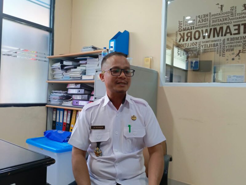 Kepala Seksi Lalu Lintas Keimigrasian Kanim Kelas I TPI Padang Juni Munandar