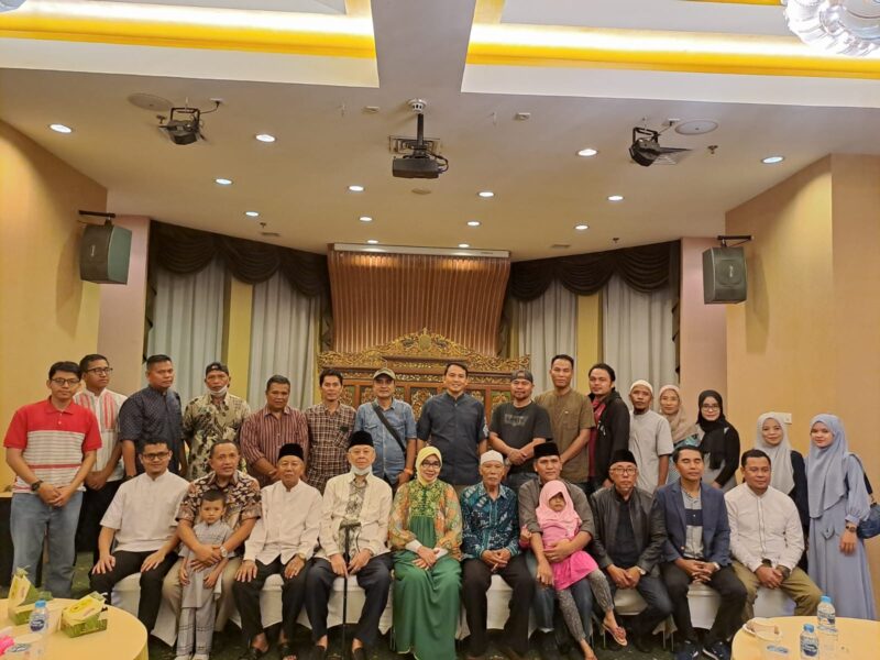 Foto bersama Ikwal Jakarta dan sekitarnya saat buka puasa bersama 