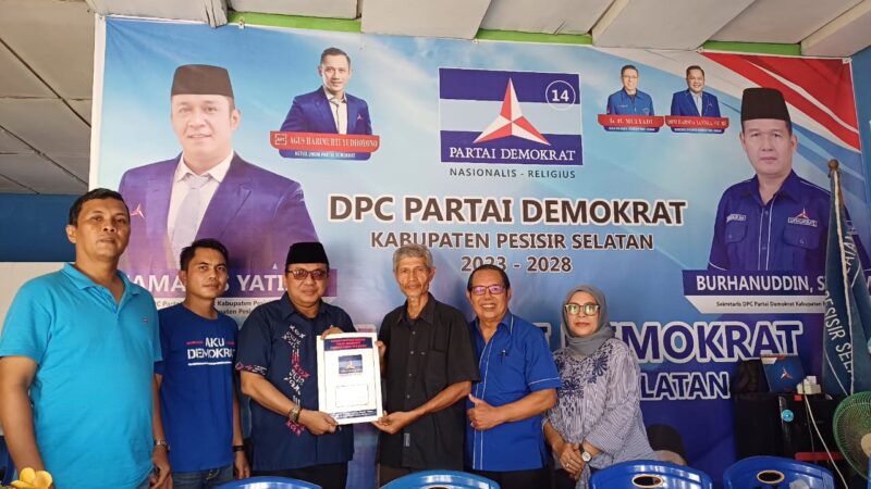 Ali Tanjung saat mendaftar sebagai calon bupati ke Partai Demokrat Pessel