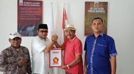 Anggota DPRD Sumbar Ali Tanjung saat mendaftar sebagai kepala daerah ke Partai Gerindra 