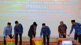 Bupati Pesisir Selatan Rusma Yul Anwar saat meluncurkan Program Nagari Bersekolah (Pronasa) di Painan Convention Center 