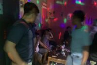 Satgas Trantibum Satpol PP dan Damkar Pesisir Selatan saat menggelar razia tempat hiburan malam pada Februari 2023