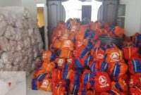 Bantuan bermerk BNPB yang menumpuk di Rumah Dinas Wakil Bupati Pessel memicu kontroversi 