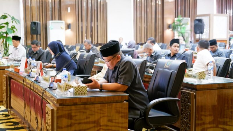 Anggota DPRD Pesisir Selatan saat berada di Ruang Rapat Paripurna