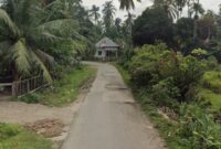 Salah satu ruas jalan dengan kondisi rusak di Nagari Amping Parak, Kecamatan Sutera 