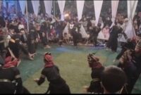 Sanggar Ambun Bajelo Cimpu Surantih saat tampil di pesta masyarakat 